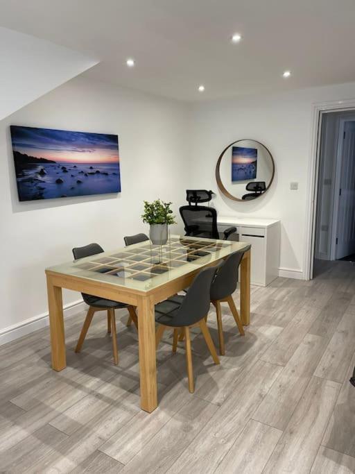 Maisy Lodge - Two Bed Lux Flat - Parking, Netflix, Wifi - Close To Blenheim Palace & Oxford - F2 Kidlington Kültér fotó