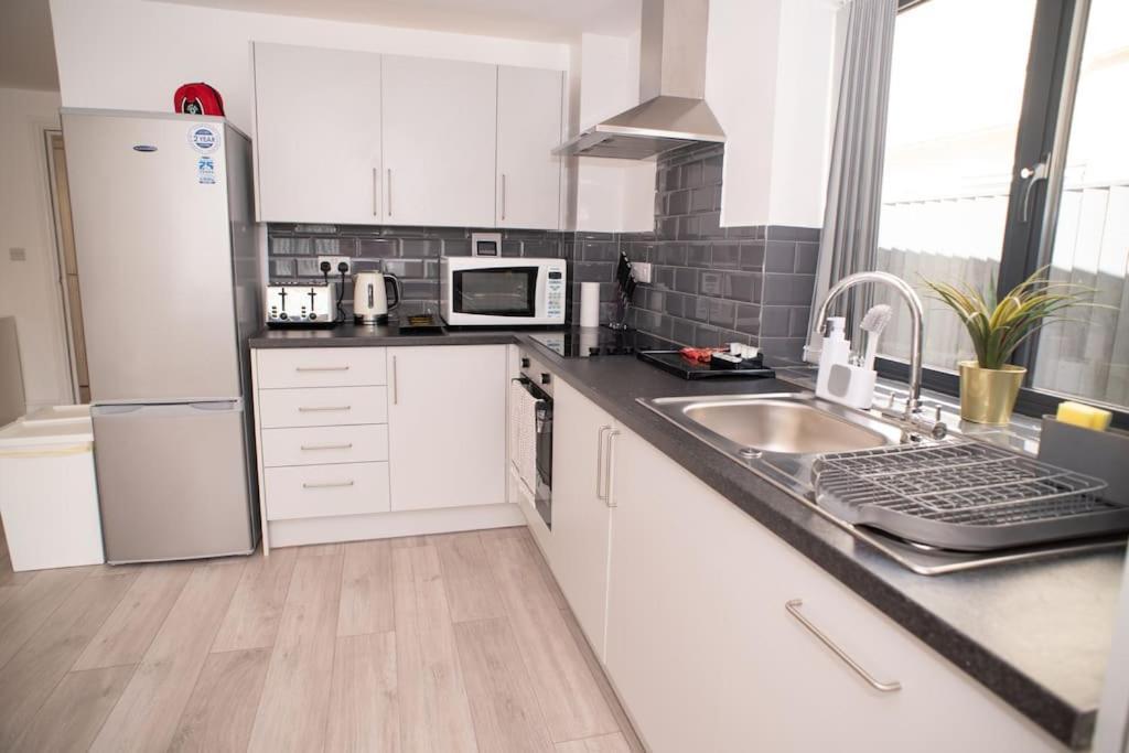 Maisy Lodge - Two Bed Lux Flat - Parking, Netflix, Wifi - Close To Blenheim Palace & Oxford - F2 Kidlington Kültér fotó