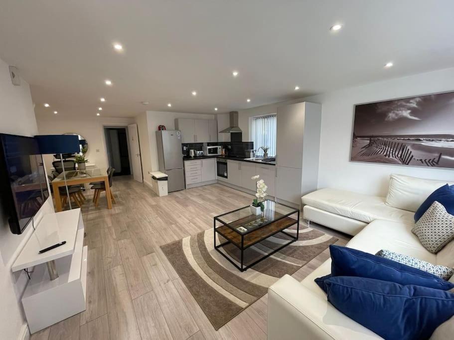 Maisy Lodge - Two Bed Lux Flat - Parking, Netflix, Wifi - Close To Blenheim Palace & Oxford - F2 Kidlington Kültér fotó