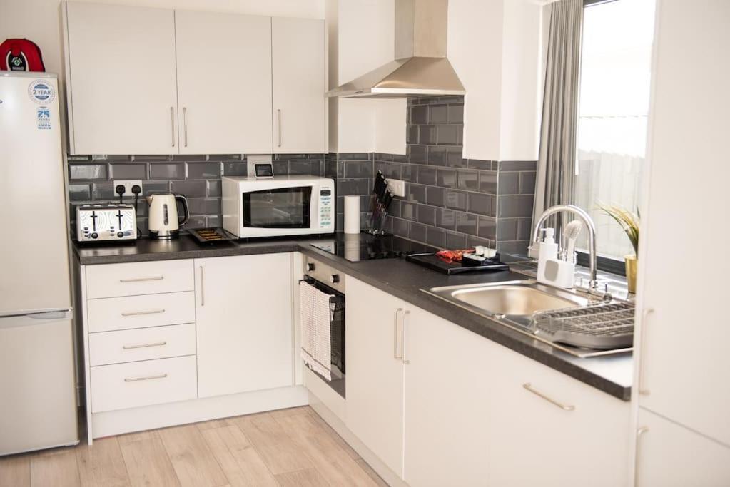 Maisy Lodge - Two Bed Lux Flat - Parking, Netflix, Wifi - Close To Blenheim Palace & Oxford - F2 Kidlington Kültér fotó