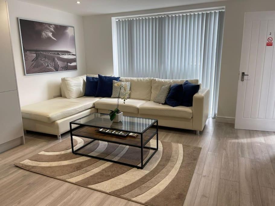 Maisy Lodge - Two Bed Lux Flat - Parking, Netflix, Wifi - Close To Blenheim Palace & Oxford - F2 Kidlington Kültér fotó