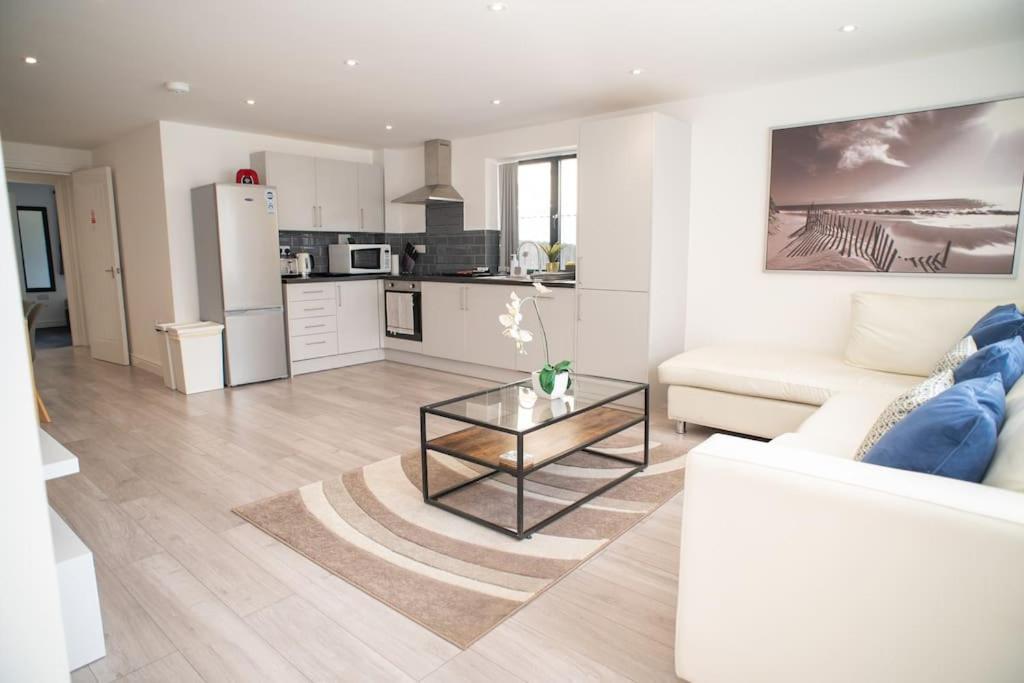Maisy Lodge - Two Bed Lux Flat - Parking, Netflix, Wifi - Close To Blenheim Palace & Oxford - F2 Kidlington Kültér fotó