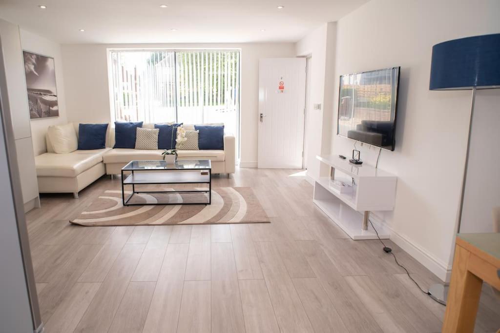 Maisy Lodge - Two Bed Lux Flat - Parking, Netflix, Wifi - Close To Blenheim Palace & Oxford - F2 Kidlington Kültér fotó