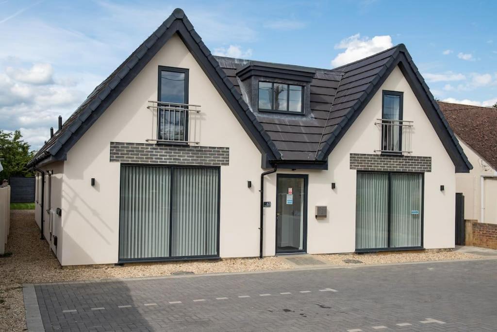 Maisy Lodge - Two Bed Lux Flat - Parking, Netflix, Wifi - Close To Blenheim Palace & Oxford - F2 Kidlington Kültér fotó