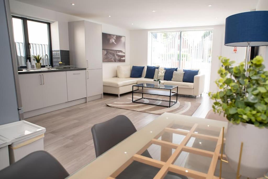 Maisy Lodge - Two Bed Lux Flat - Parking, Netflix, Wifi - Close To Blenheim Palace & Oxford - F2 Kidlington Kültér fotó